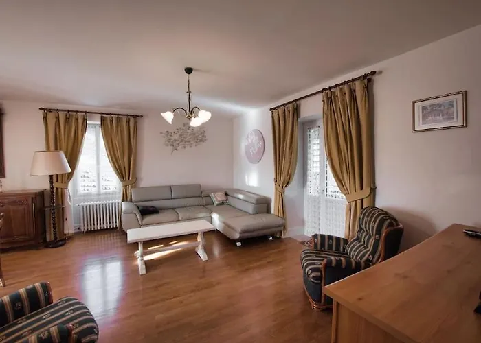 Maison Du Pont De La Roussie 度假居 *